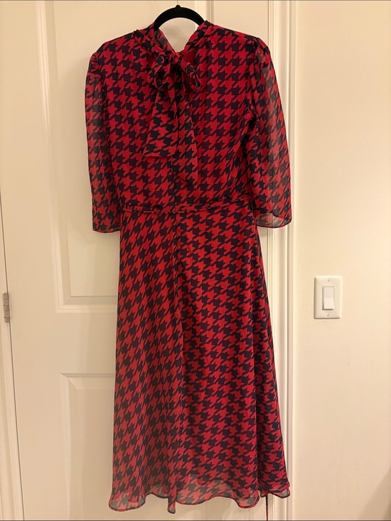 Gabby Skye Dresses & Skirts - Gabby Skye Red and Black Houndstooth Tie-Neck Midi Dress